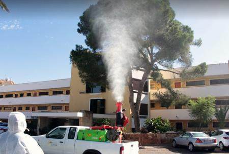 Illes Control realizando una fumigación contra la procesionaria de los pinos